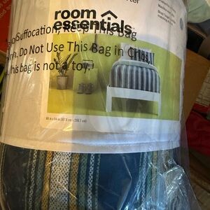 Room Essentials Blue and White Reversible Comforter